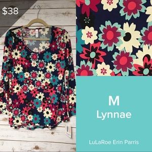Medium LuLaRoe Lynnae shirt